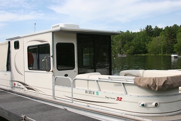 Sun Tracker 32' Party Hut/Cruiser